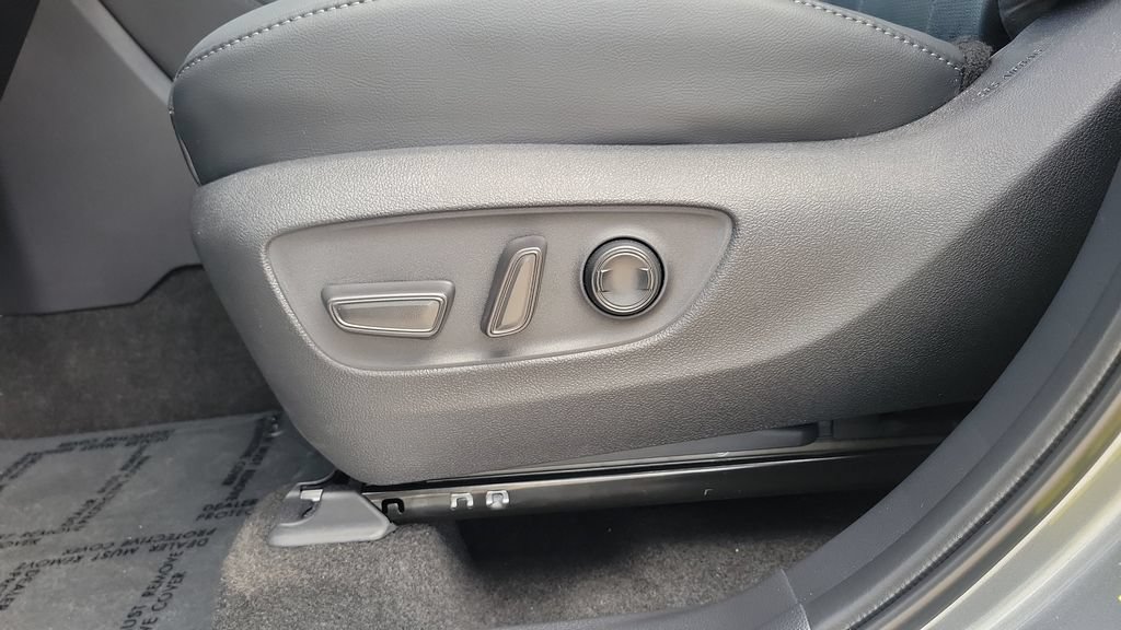 Certified 2026 Toyota Highlander Limited AWD/4WD image 16