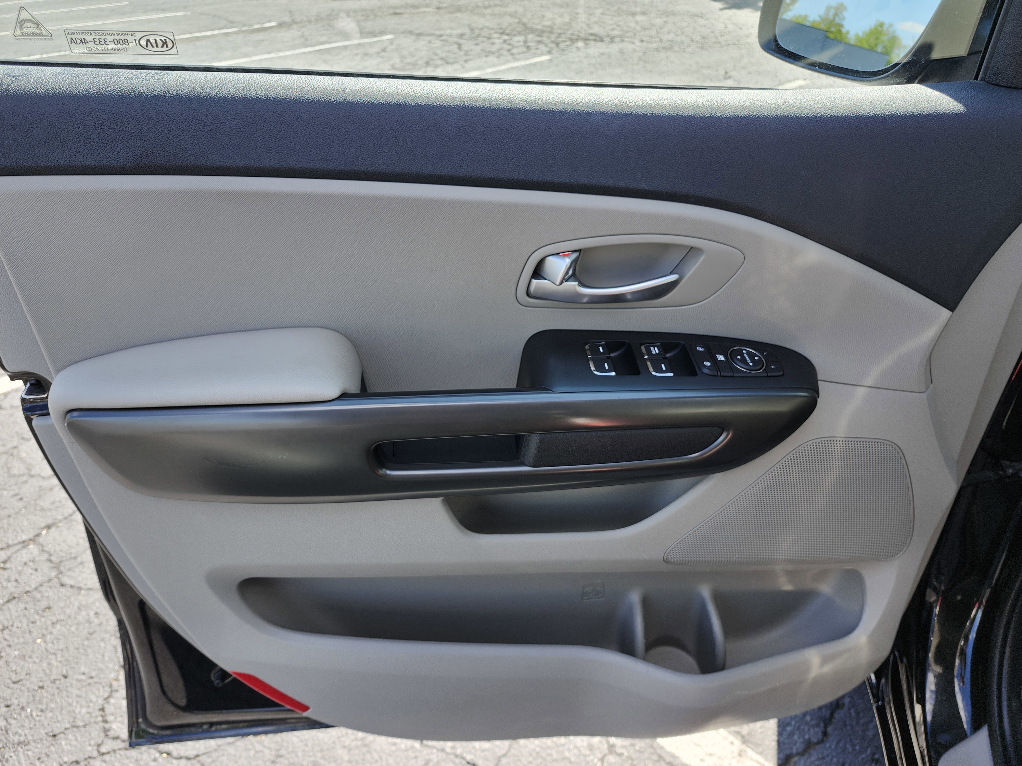Used 2020 Kia Sedona L FWD image 22