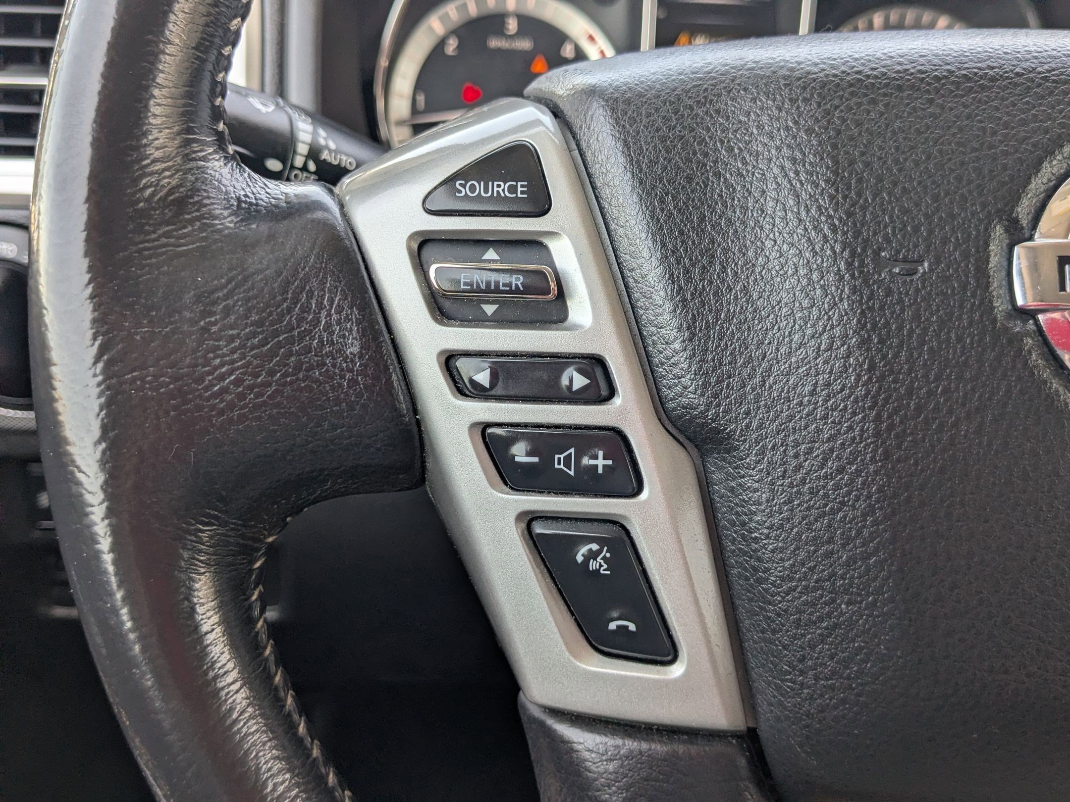 Used 2018 Nissan Titan PRO-4X w/ Pro-4x Convenience Package AWD/4WD image 16