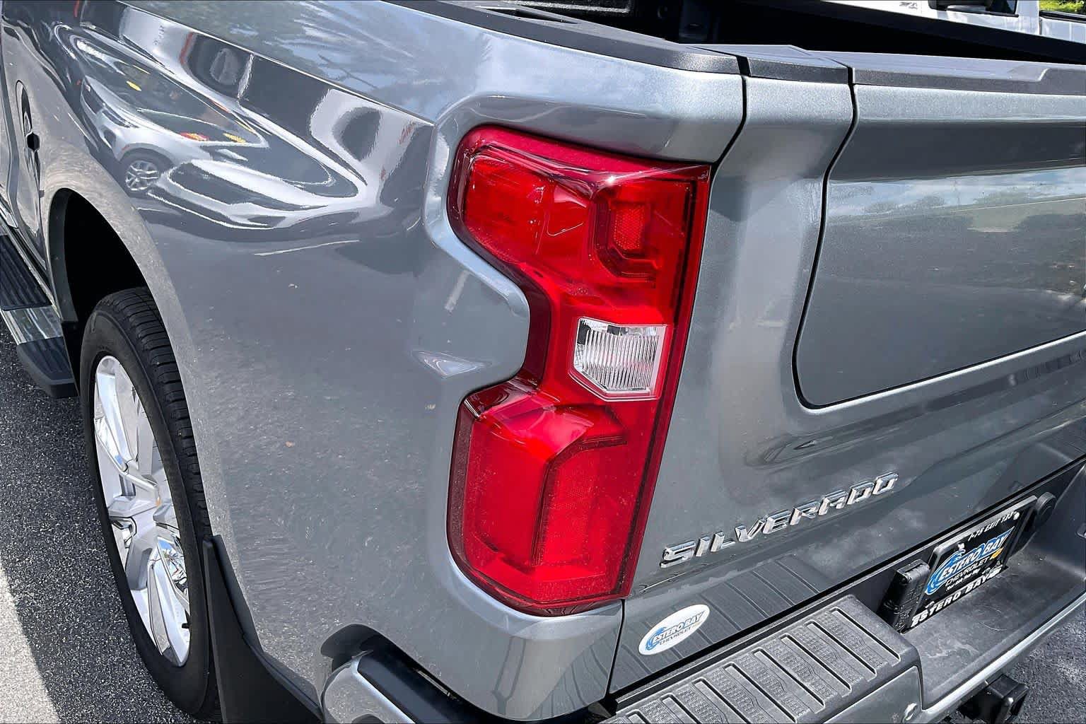 Used 2026 Chevrolet Silverado 1500 High Country w/ High Country Premium Package AWD/4WD image 55