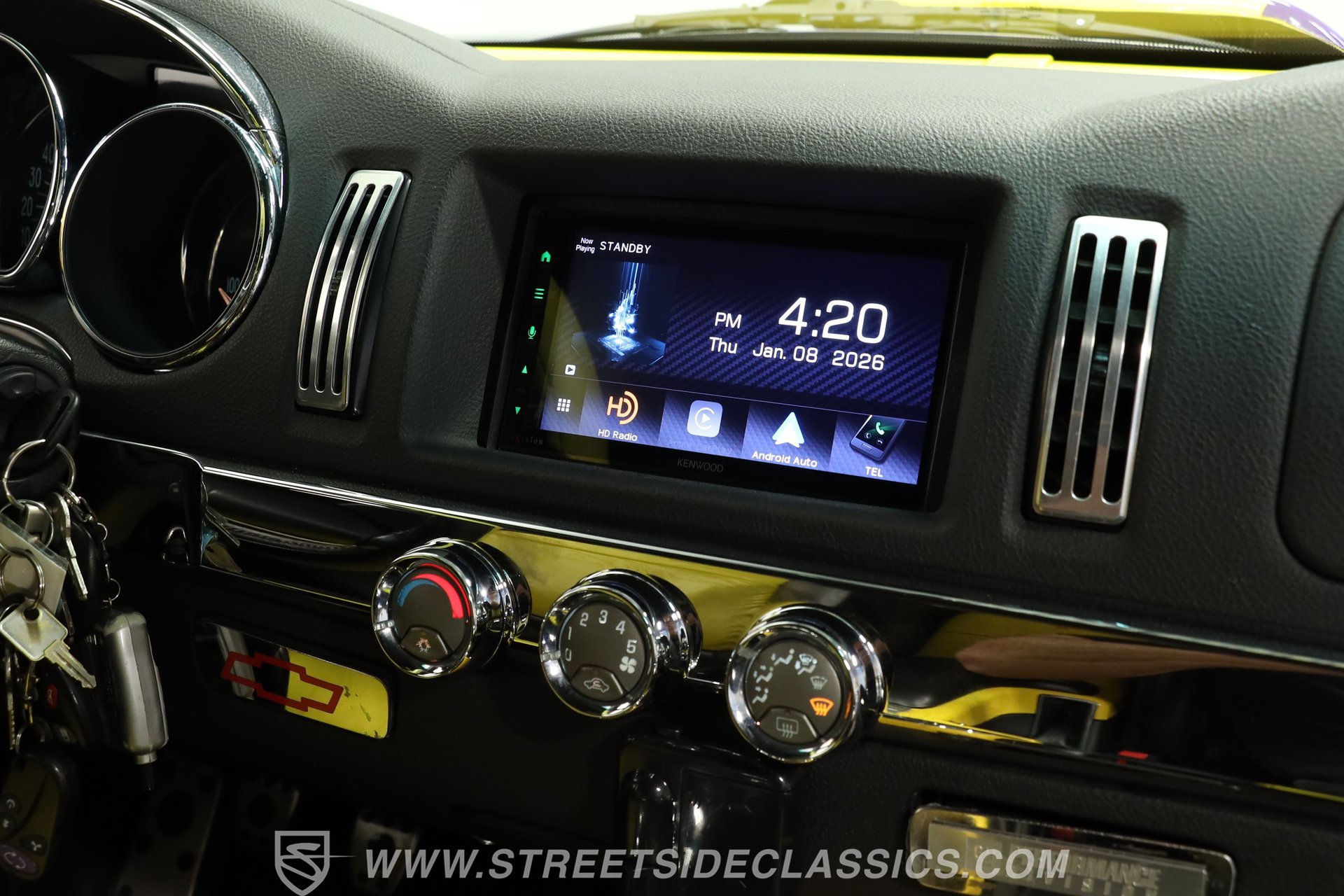 Used 2005 Chevrolet SSR w/ Preferred Equipment Group RWD image 38