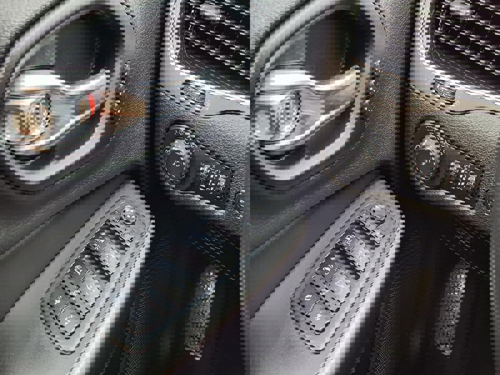 Used 2019 Jeep Cherokee Limited image 22