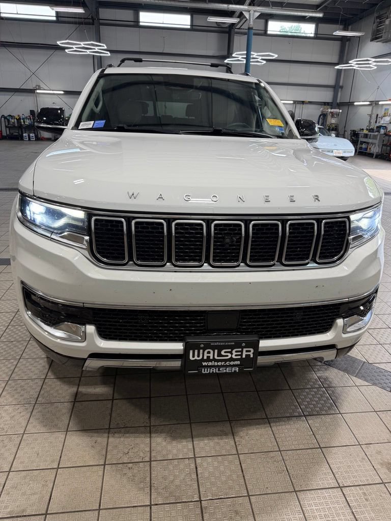 Used 2024 Jeep Wagoneer L Series III w/ Premium Group I AWD/4WD image 2
