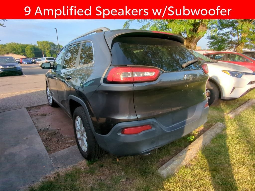 Used 2017 Jeep Cherokee Latitude w/ Comfort & Sound Group FWD image 4