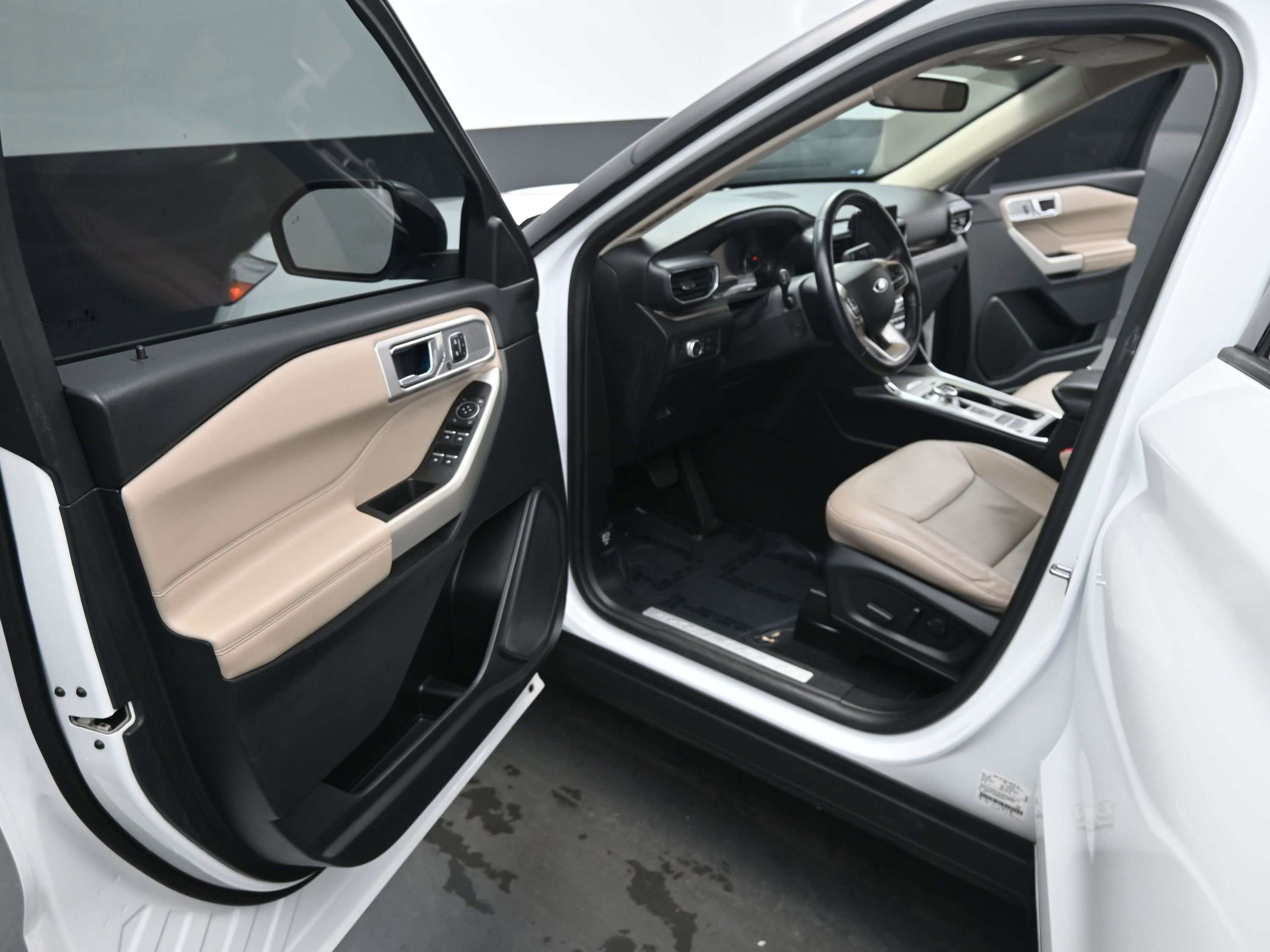 Used 2021 Ford Explorer Limited w/ Equipment Group 301A image 14