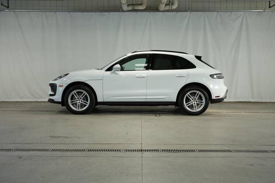 Certified 2026 Porsche Macan AWD/4WD image 2