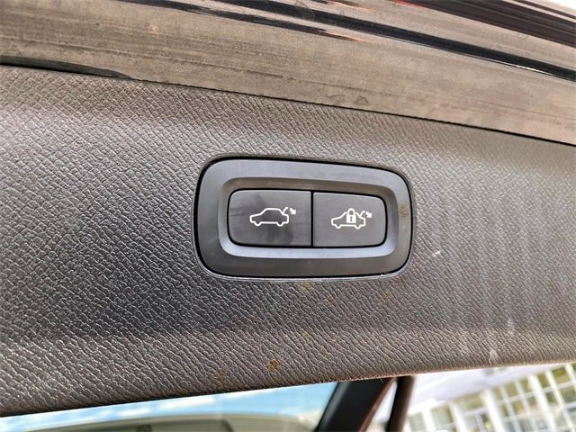 Used 2021 Volvo XC90 T6 Momentum w/ Advanced Package image 6