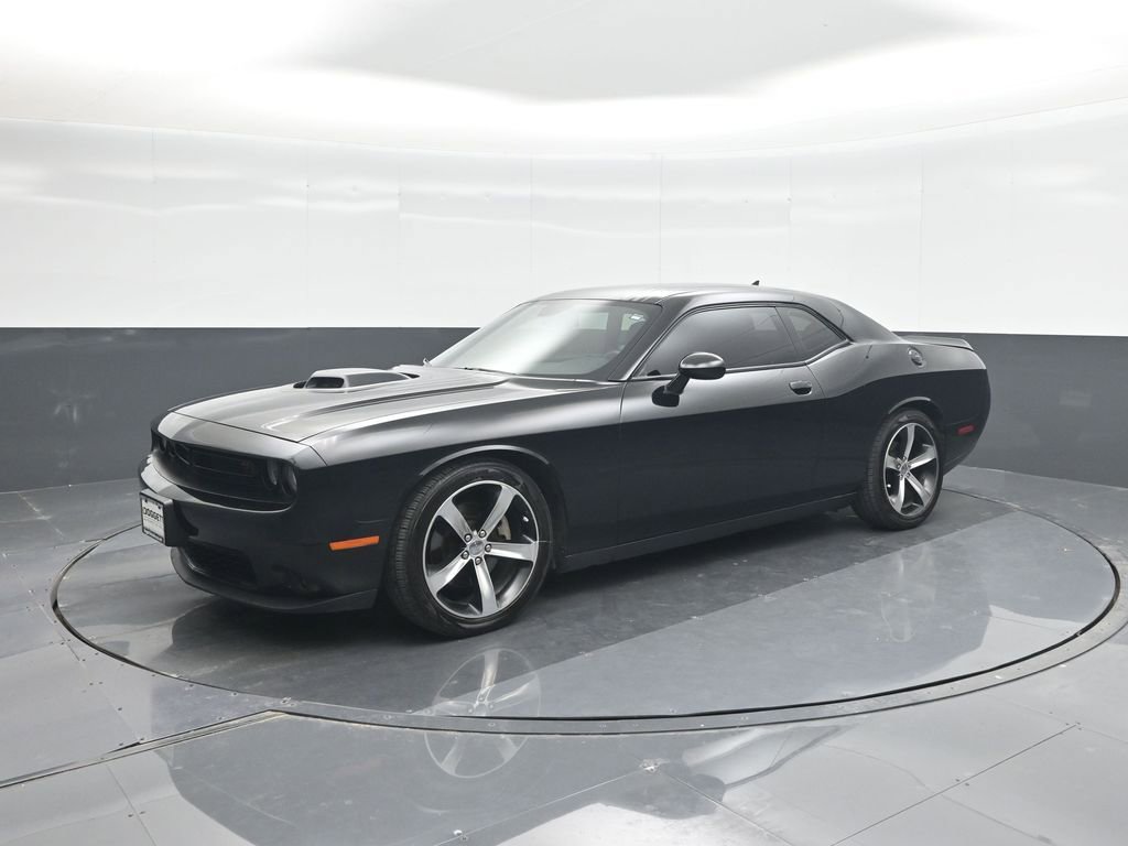 Used 2015 Dodge Challenger R/T RWD image 1