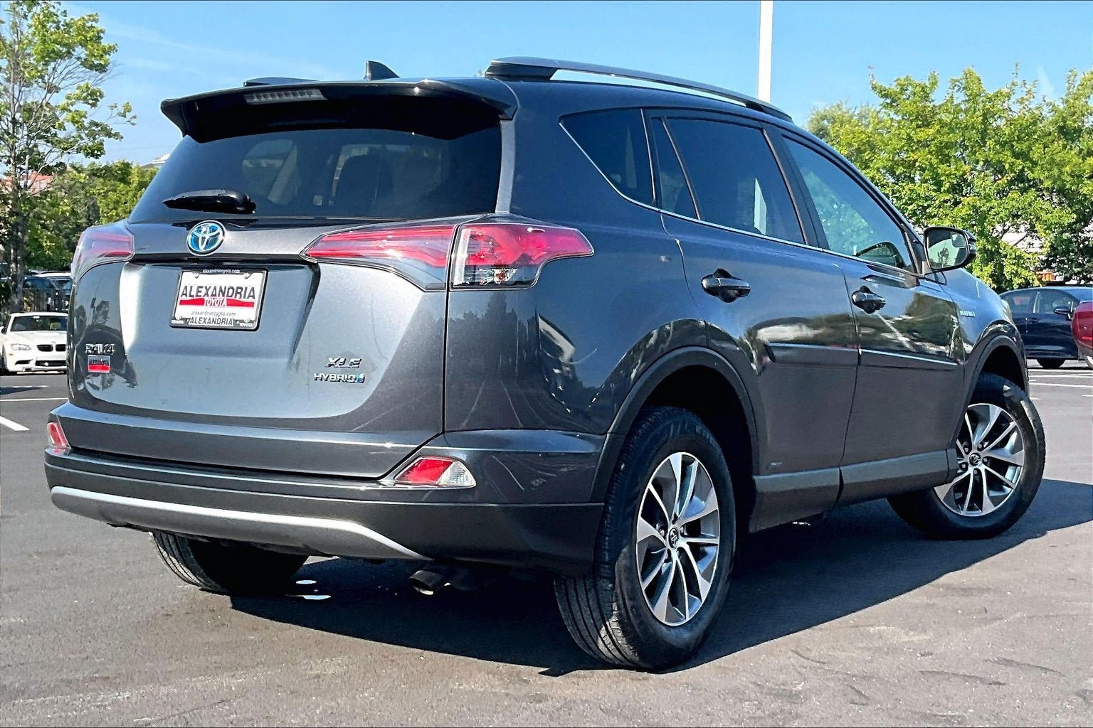 Used 2017 Toyota RAV4 XLE w/ Carpet Mat Package AWD/4WD image 12