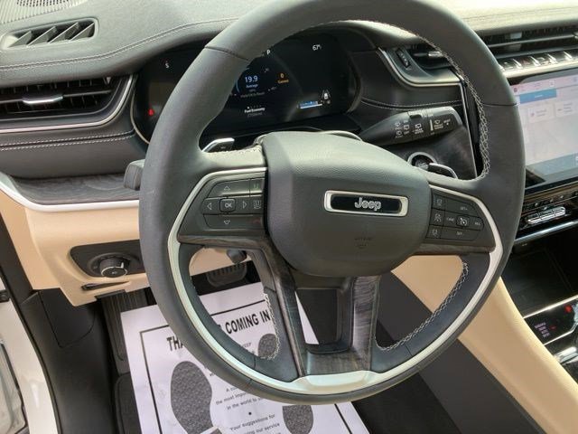 Certified 2023 Jeep Grand Cherokee Limited w/ Luxury Tech Group II image 15