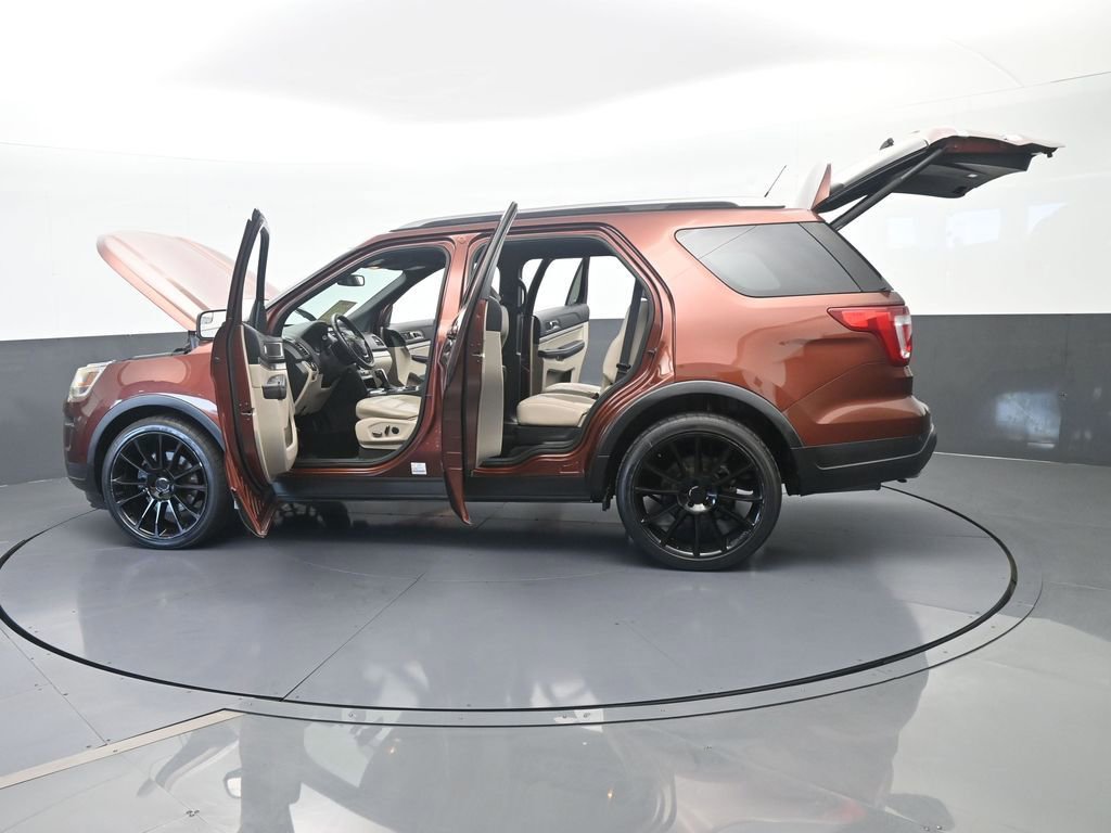 Used 2018 Ford Explorer XLT w/ Equipment Group 202A FWD image 71