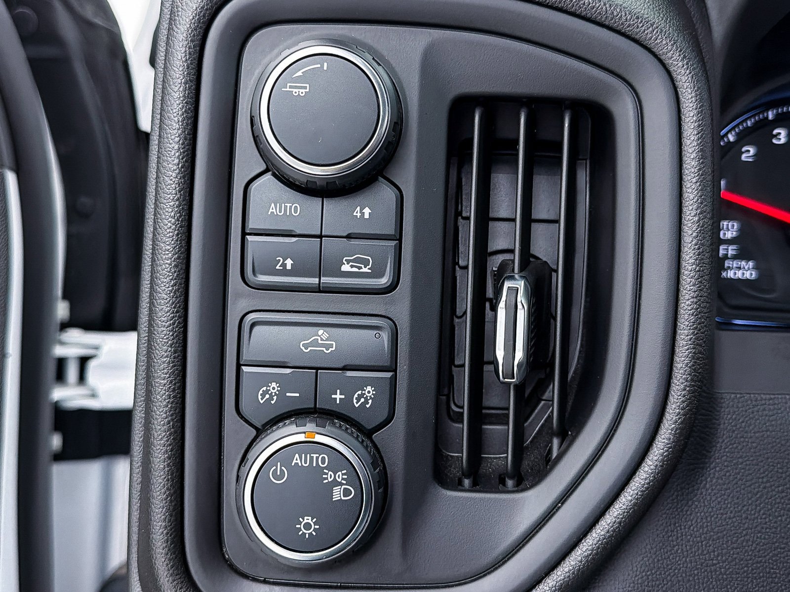 Used 2024 Chevrolet Silverado 1500 Custom image 21