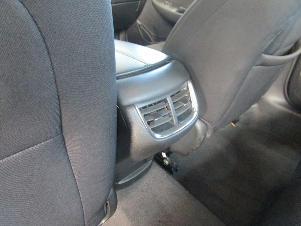 Used 2024 Chevrolet Malibu LT FWD image 17