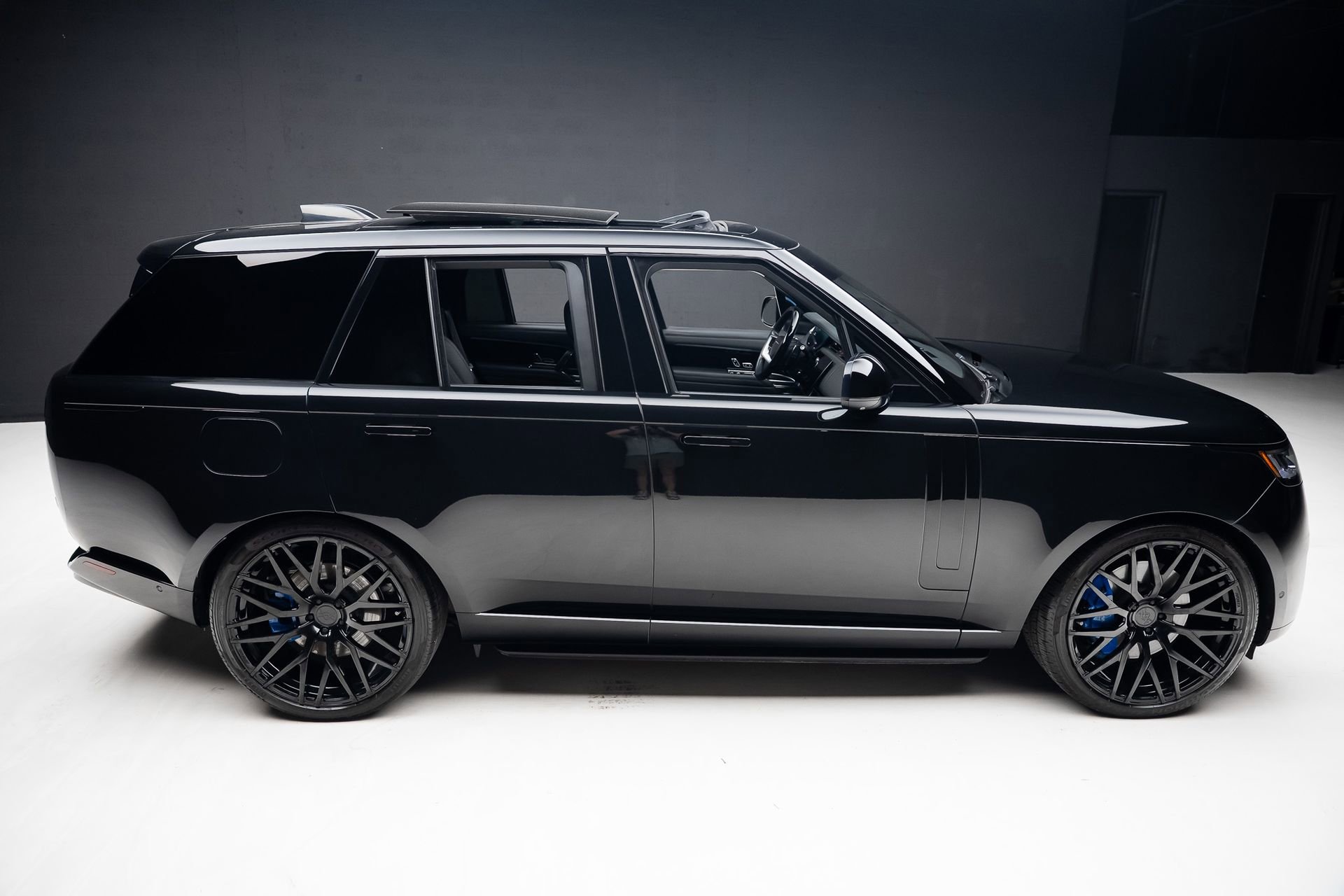 Used 2023 Land Rover Range Rover SE image 32