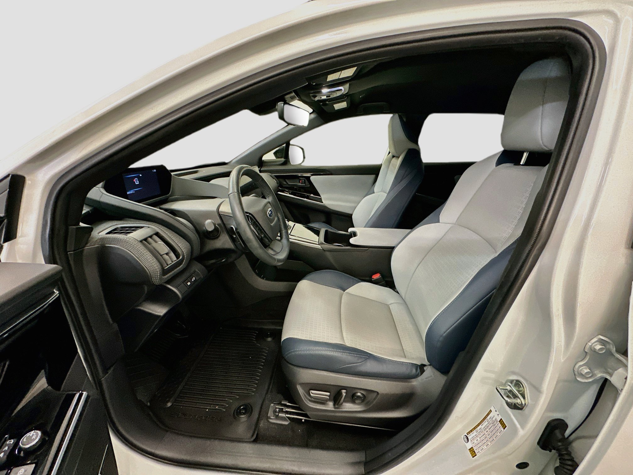Used 2023 Subaru Solterra AWD image 13