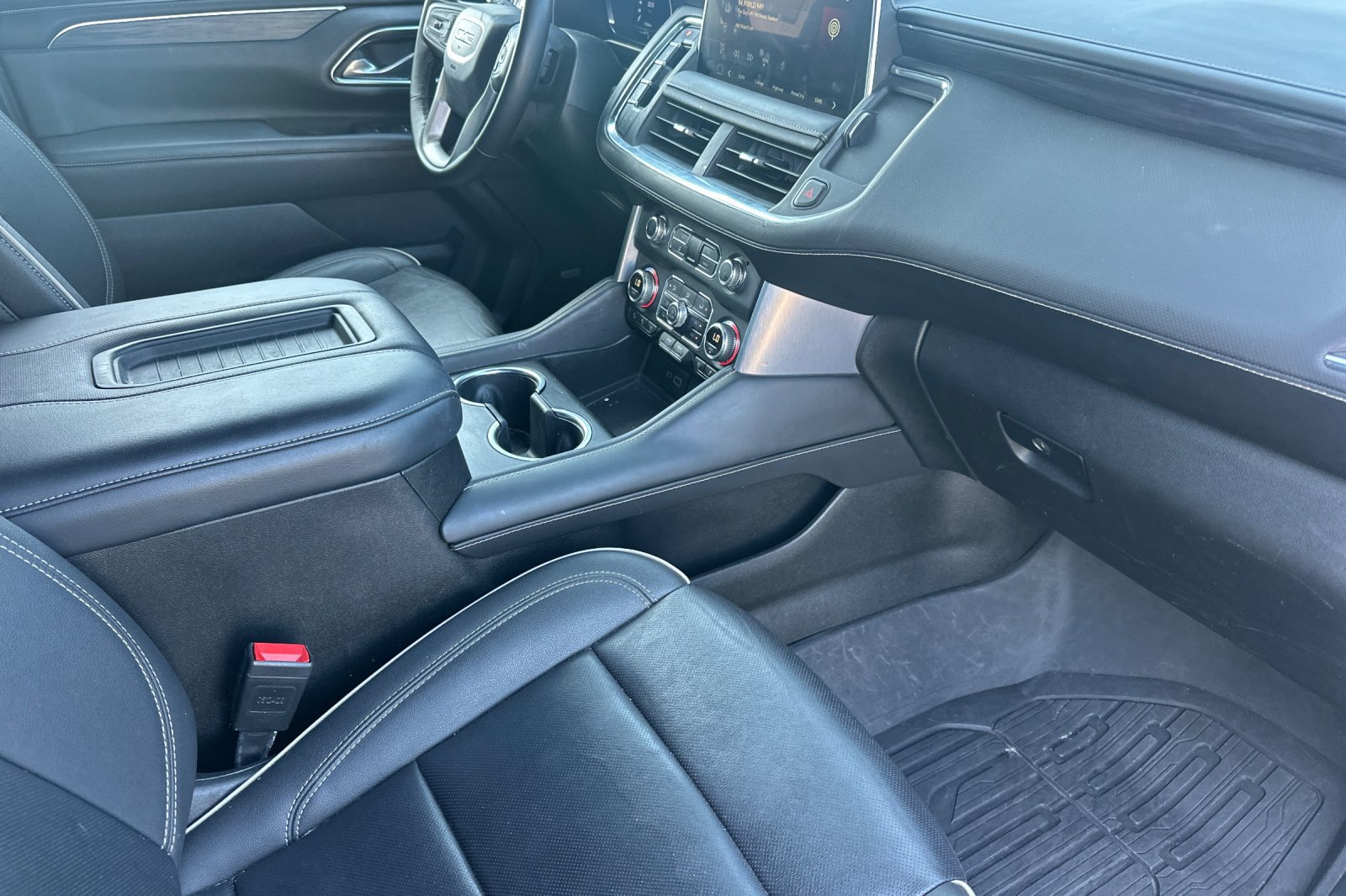 Used 2024 GMC Yukon XL SLT w/ SLT Luxury Package AWD/4WD image 20