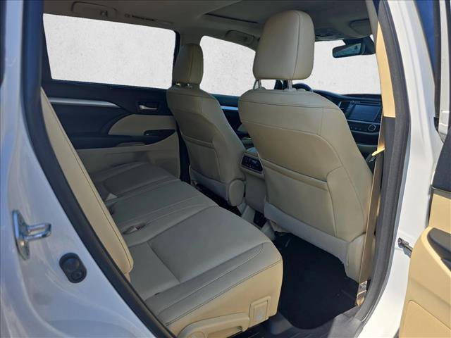 Used 2018 Toyota Highlander XLE AWD/4WD image 11