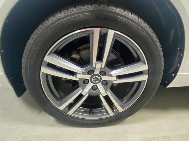 Used 2021 Volvo XC60 T5 Momentum w/ Premium Package AWD/4WD image 5
