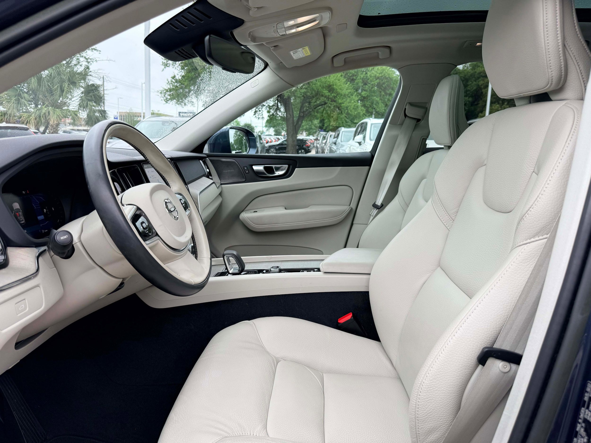 Certified 2023 Volvo XC60 B5 Plus w/ Protection Package Premier AWD/4WD image 9