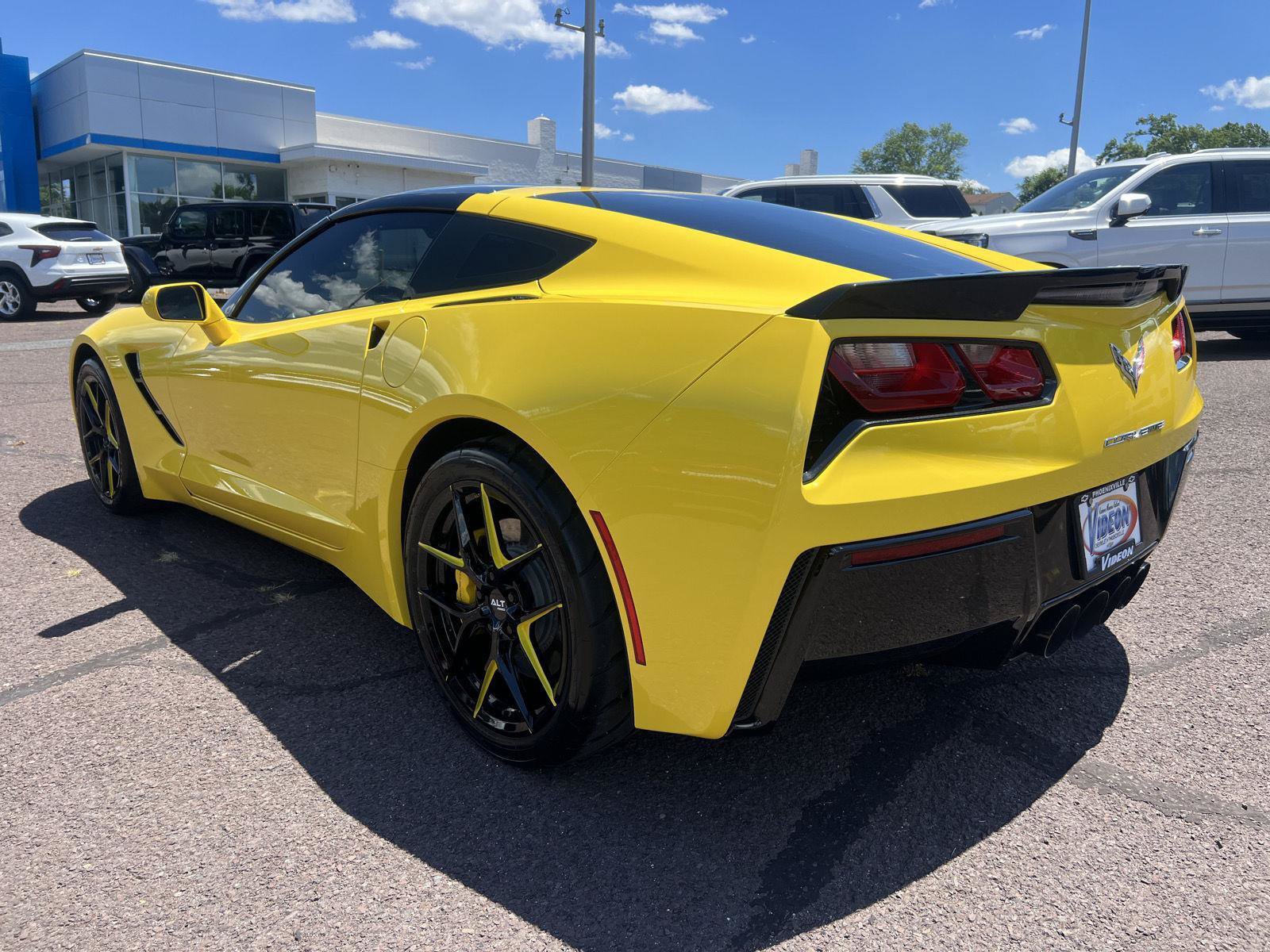 Used 2017 Chevrolet Corvette Stingray Coupe w/ 1LT RWD image 5