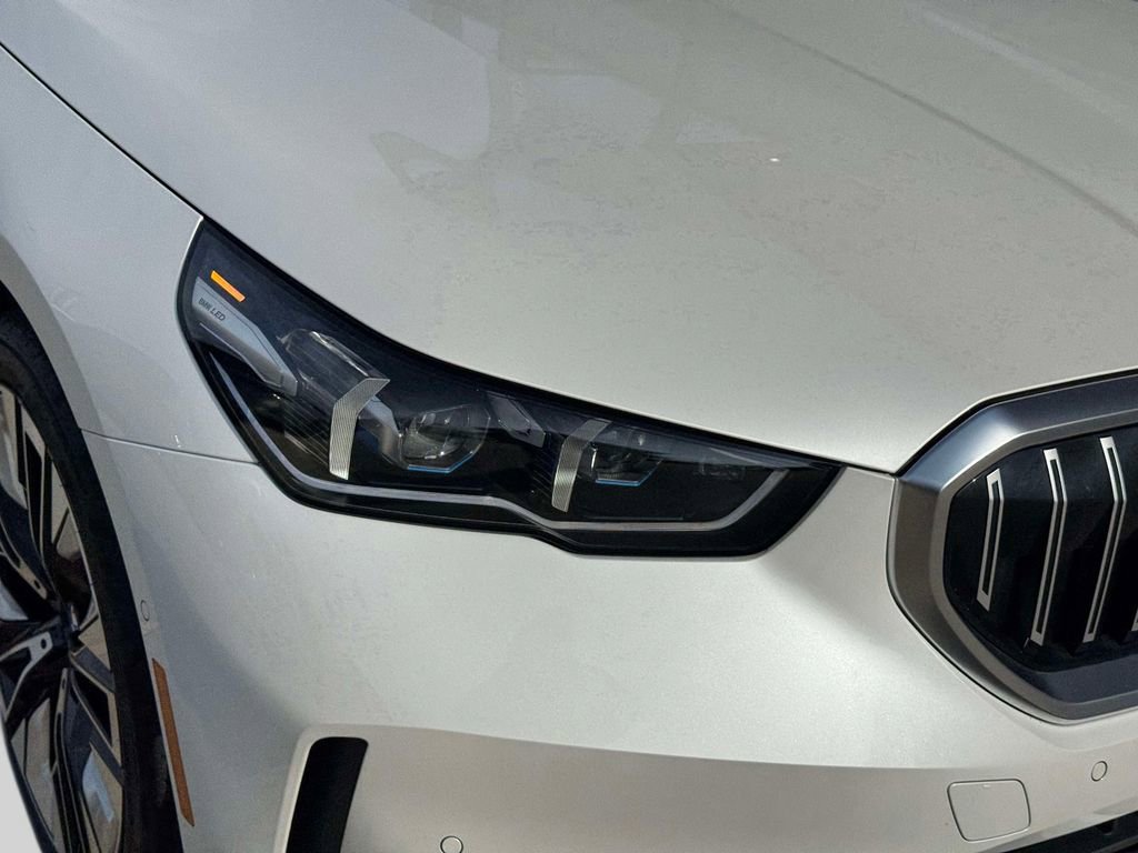 Certified 2025 BMW i5 xDrive40 w/ Premium Package image 8