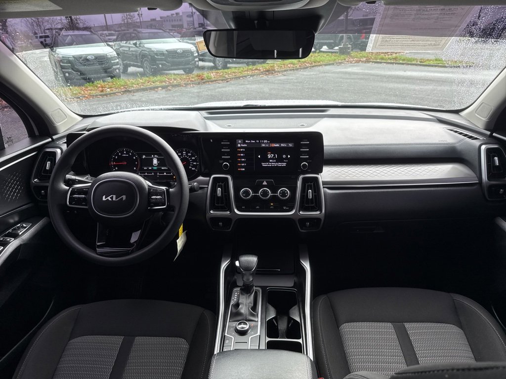 Used 2023 Kia Sorento LX image 26