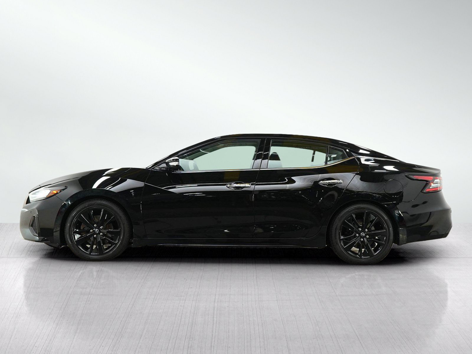 Used 2023 Nissan Maxima SL FWD image 2