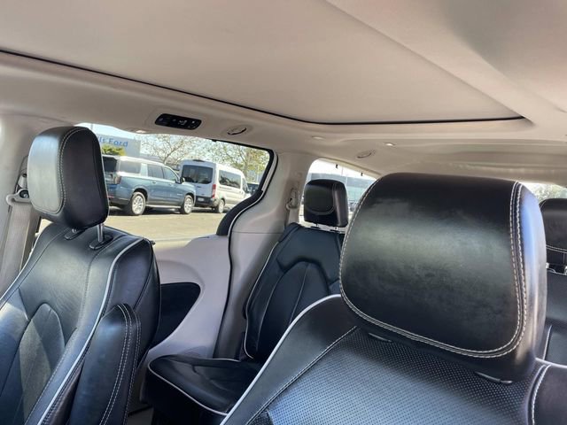 Used 2023 Chrysler Pacifica Limited image 22