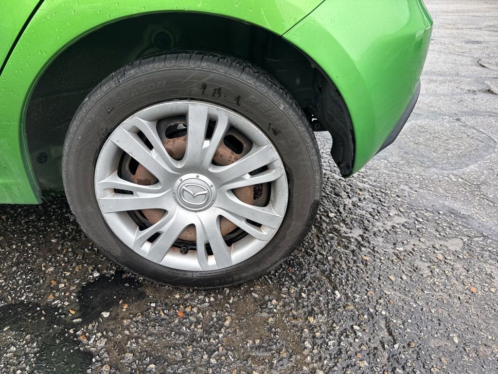 Used 2013 MAZDA MAZDA2 Sport FWD image 13