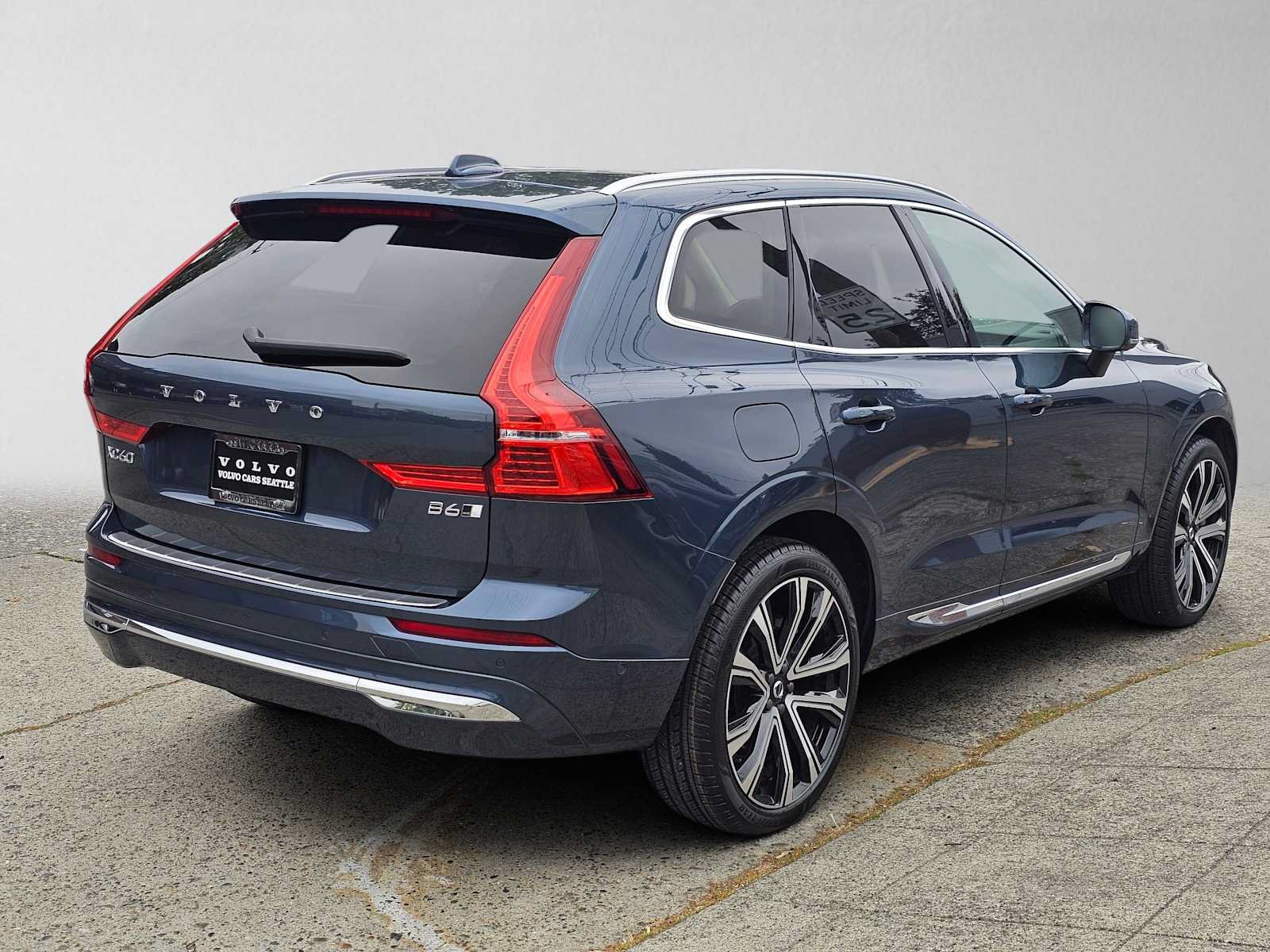 Used 2023 Volvo XC60 B6 Ultimate w/ Protection Package Premier AWD/4WD image 3