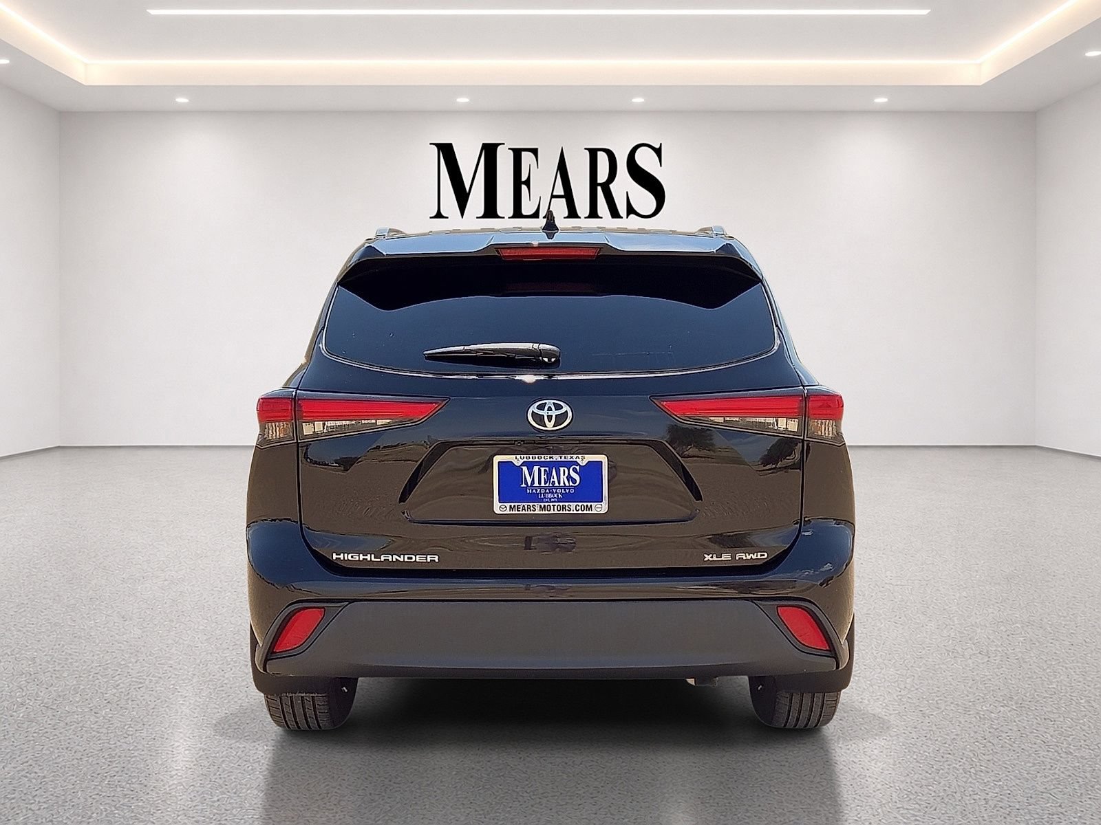 Used 2021 Toyota Highlander XLE AWD/4WD image 4
