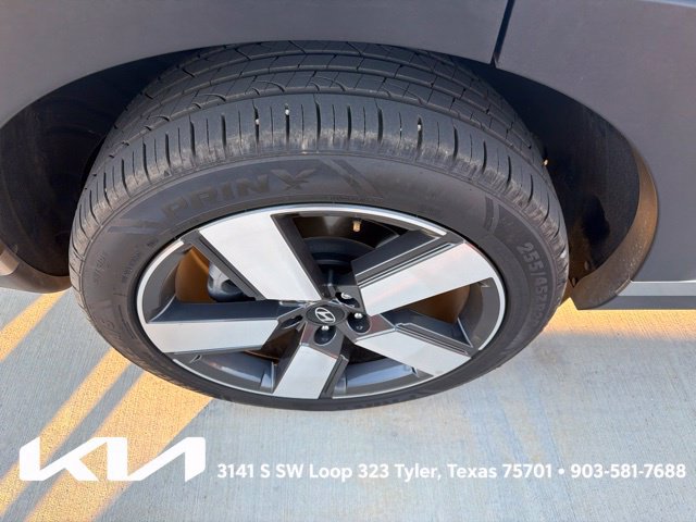 Used 2025 Hyundai Santa Fe Limited FWD image 12