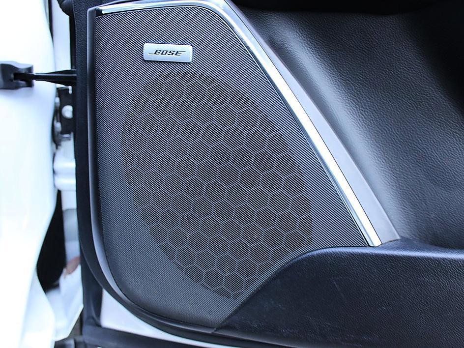 Used 2017 Cadillac Escalade Premium Luxury image 28