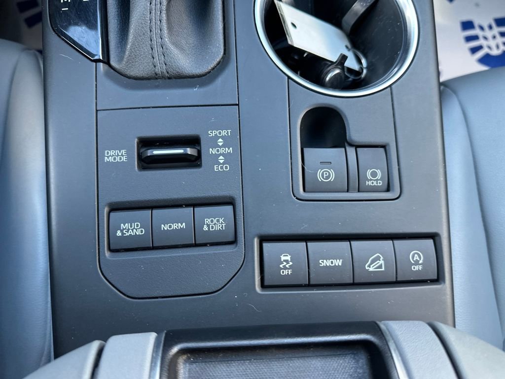 Used 2021 Toyota Highlander XLE image 31