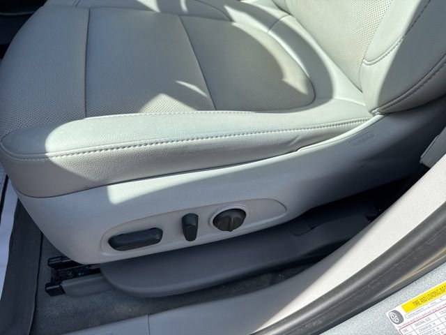 Used 2023 GMC Acadia SLT w/ Technology Package FWD image 31