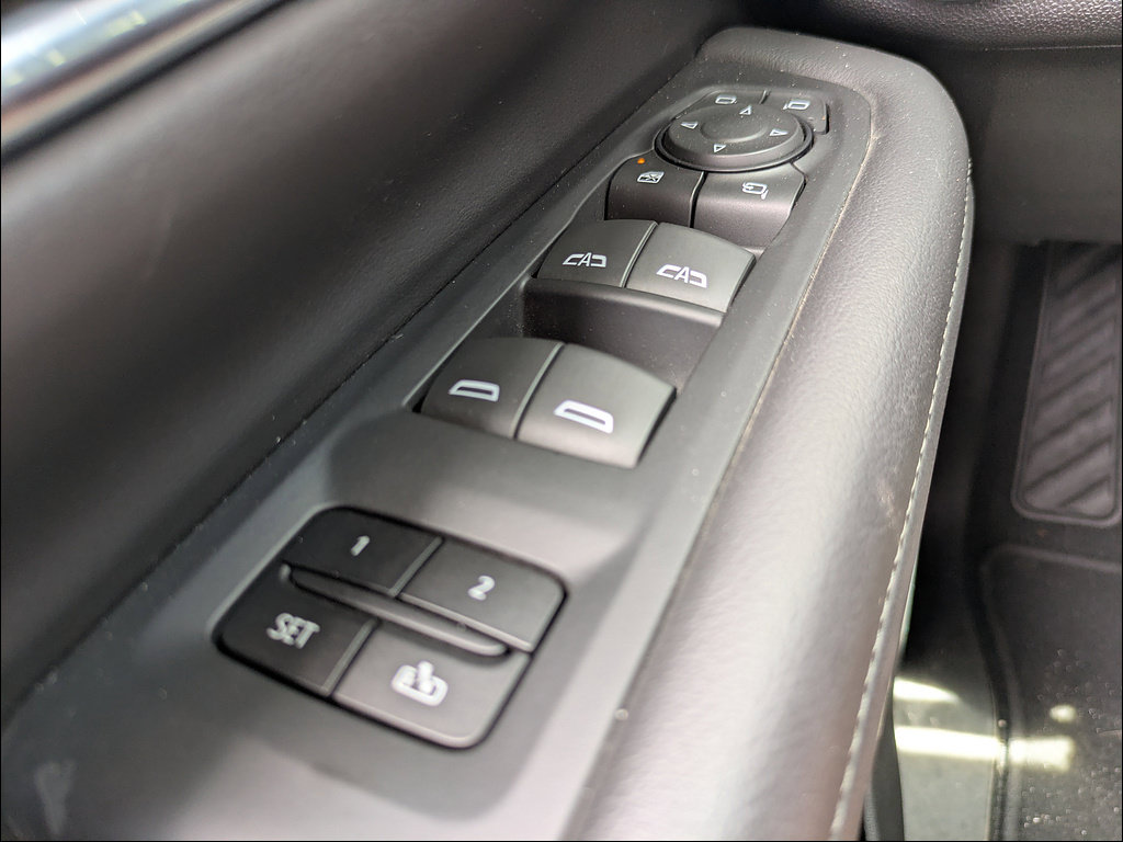 Used 2023 Chevrolet Tahoe Z71 w/ Luxury Package AWD/4WD image 30