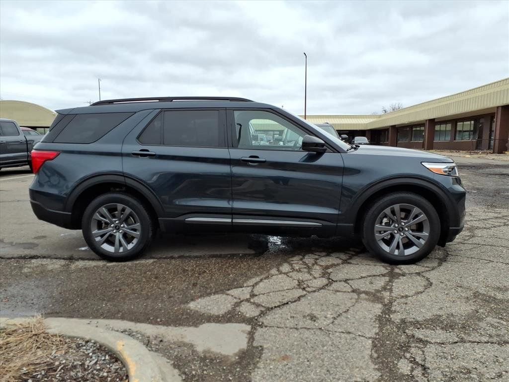Used 2023 Ford Explorer XLT w/ Equipment Group 202A image 6