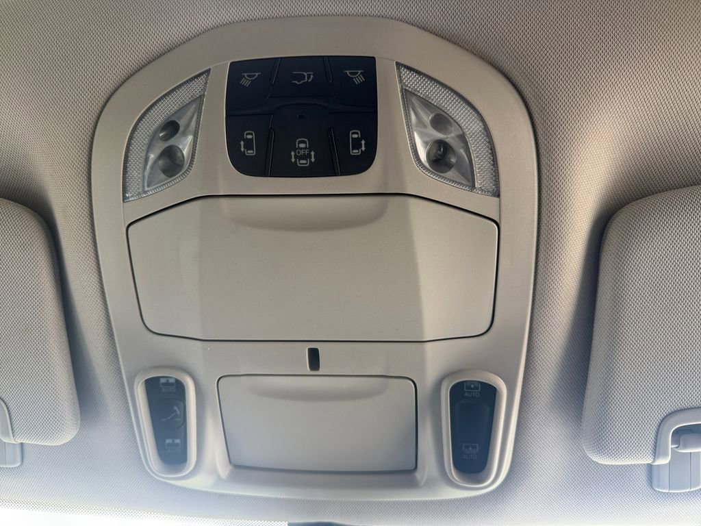 Used 2023 Chrysler Pacifica Limited image 19