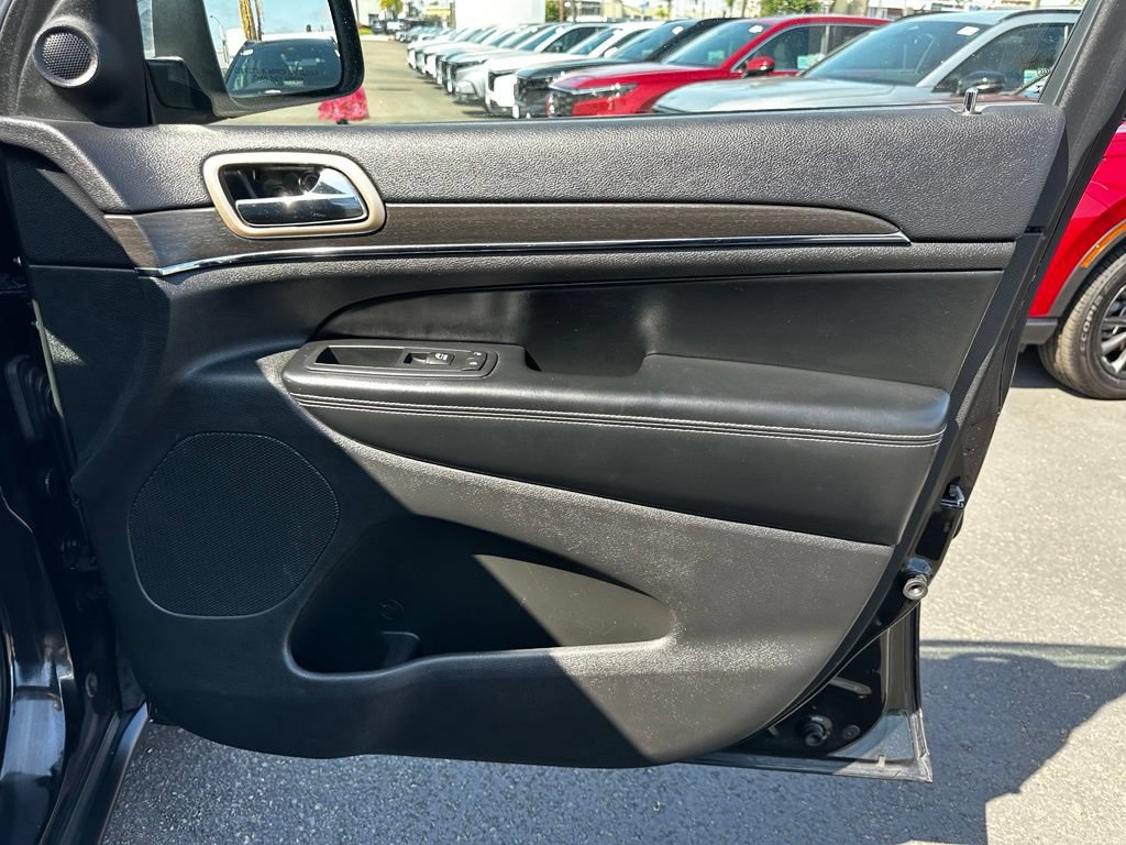 Used 2016 Jeep Grand Cherokee Limited AWD/4WD image 16