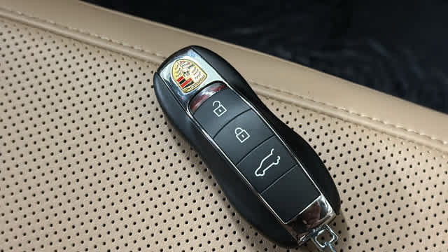 Used 2022 Porsche Macan AWD/4WD image 36