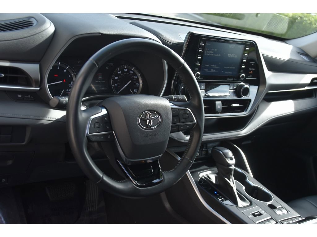 Used 2021 Toyota Highlander XLE image 13