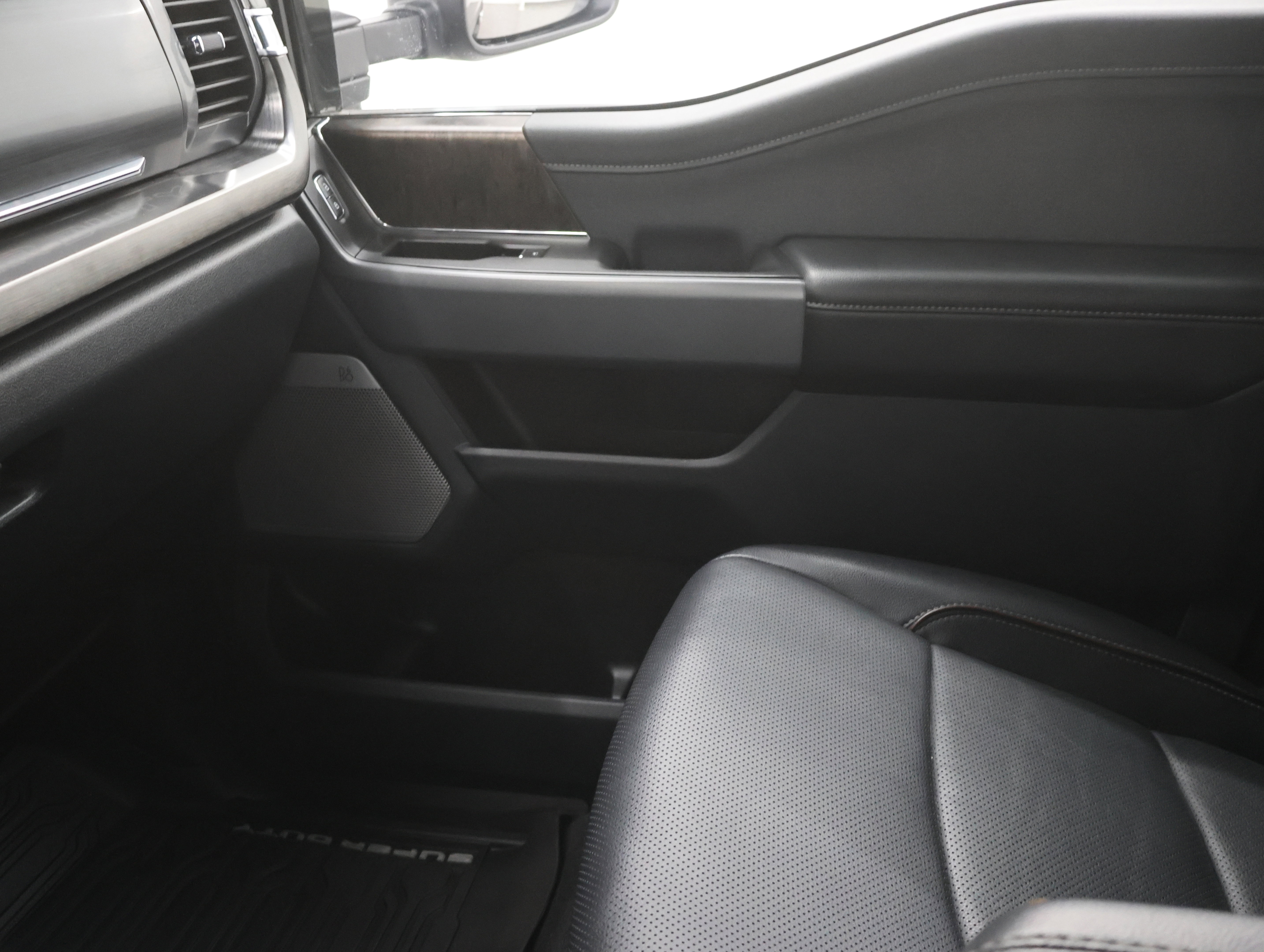 Used 2023 Ford F350 Lariat image 13