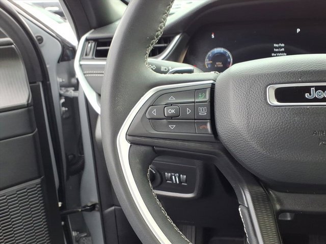 Used 2023 Jeep Grand Cherokee L Laredo image 17