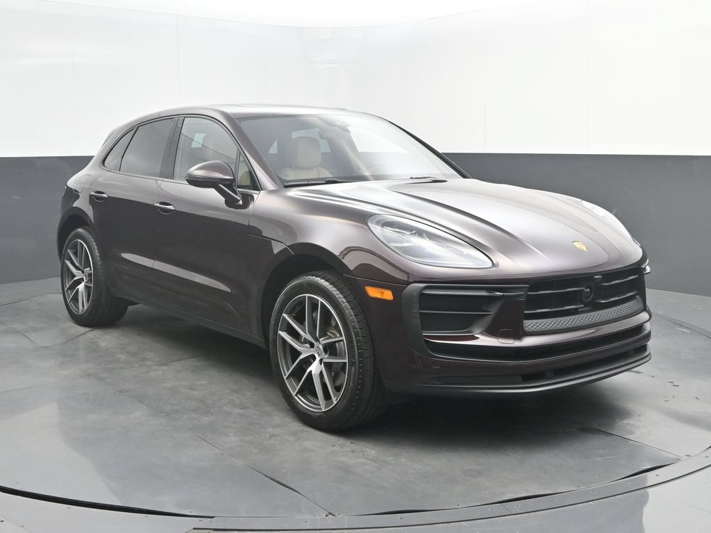 Certified 2024 Porsche Macan AWD/4WD image 9