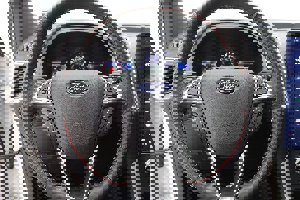 Used 2022 Ford Edge ST-Line image 17