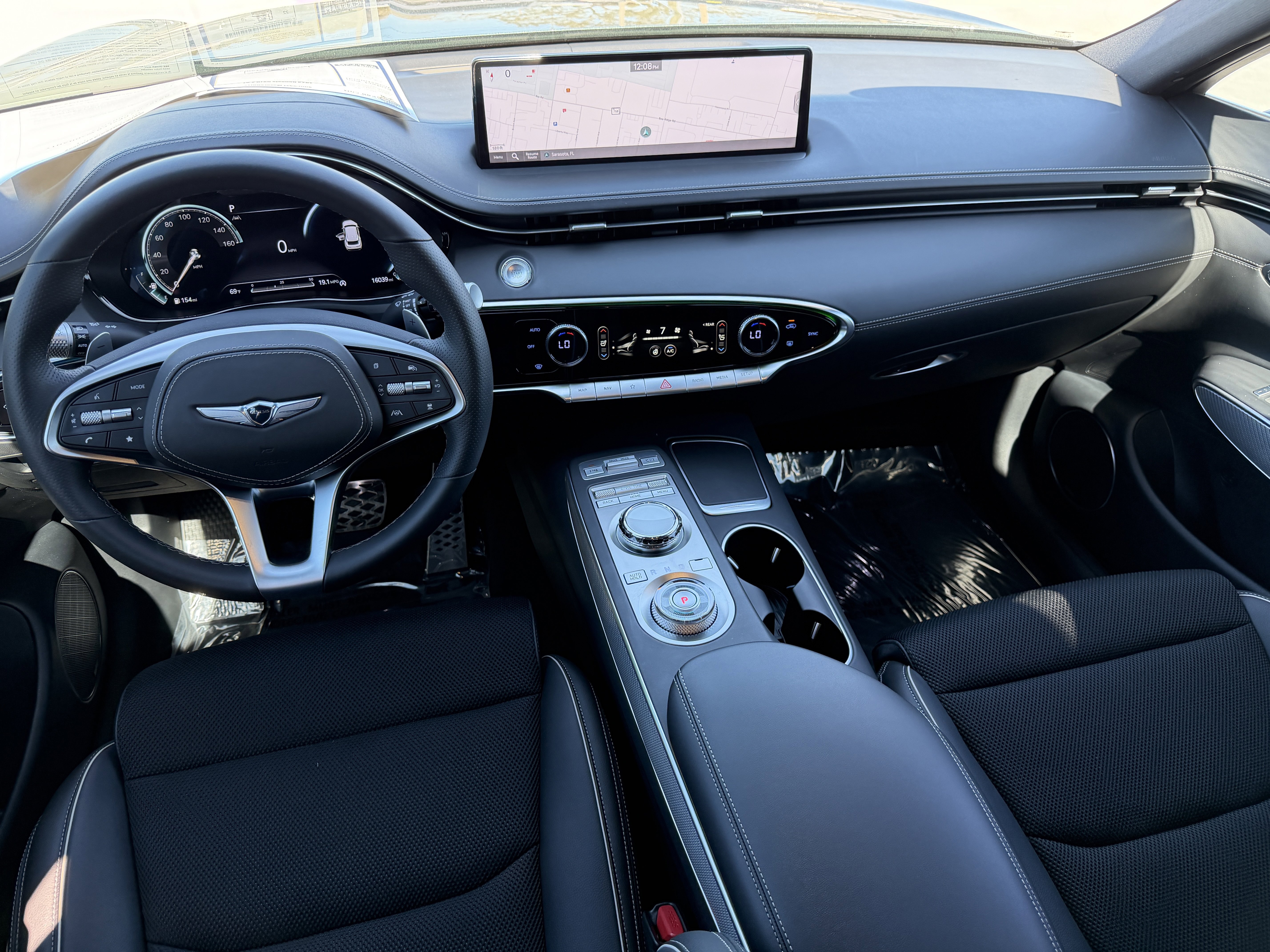 Used 2023 Genesis GV70 2.5T w/ Sport Prestige Package image 11