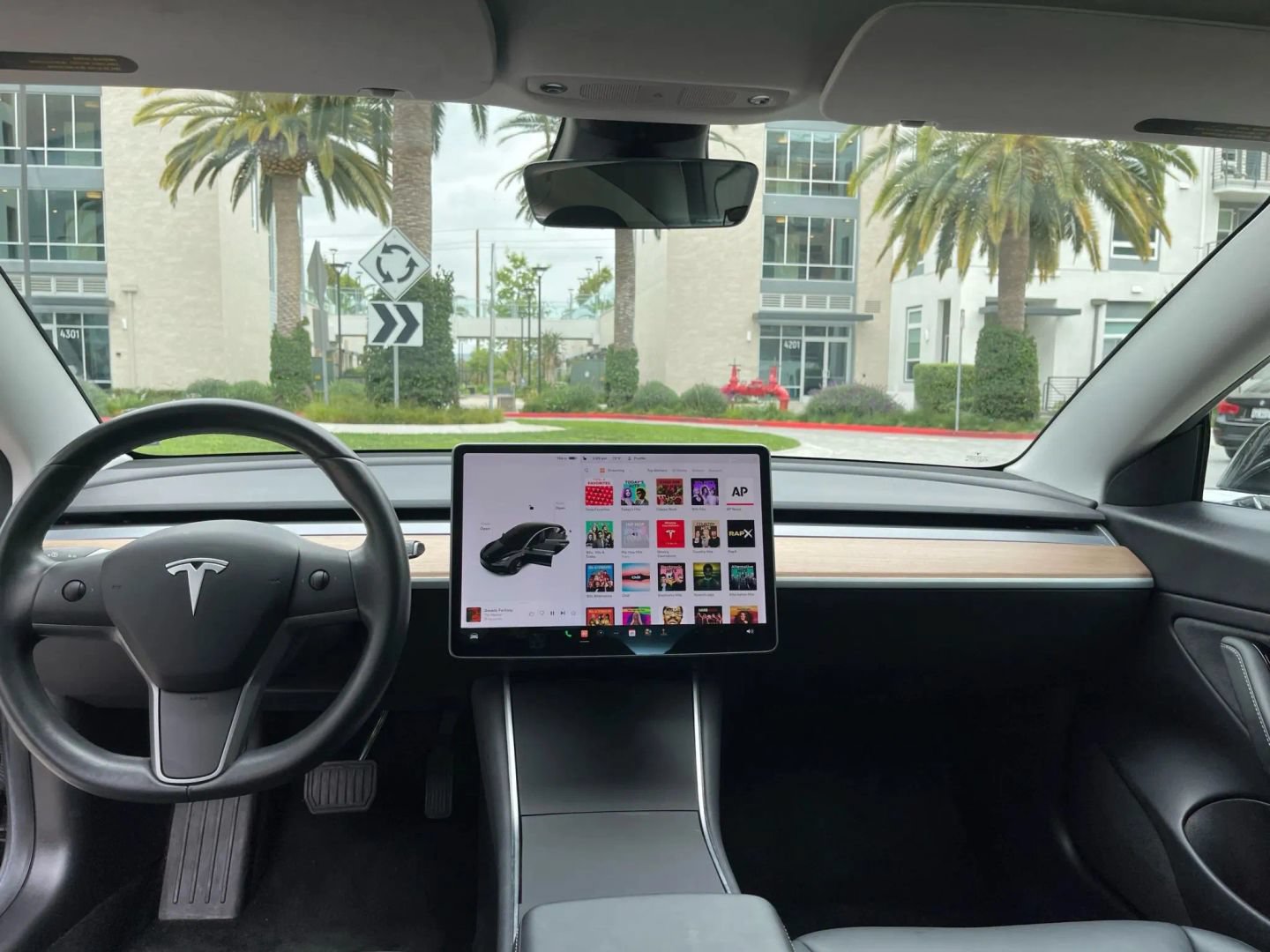 Used 2018 Tesla Model 3 Mid Range RWD image 5