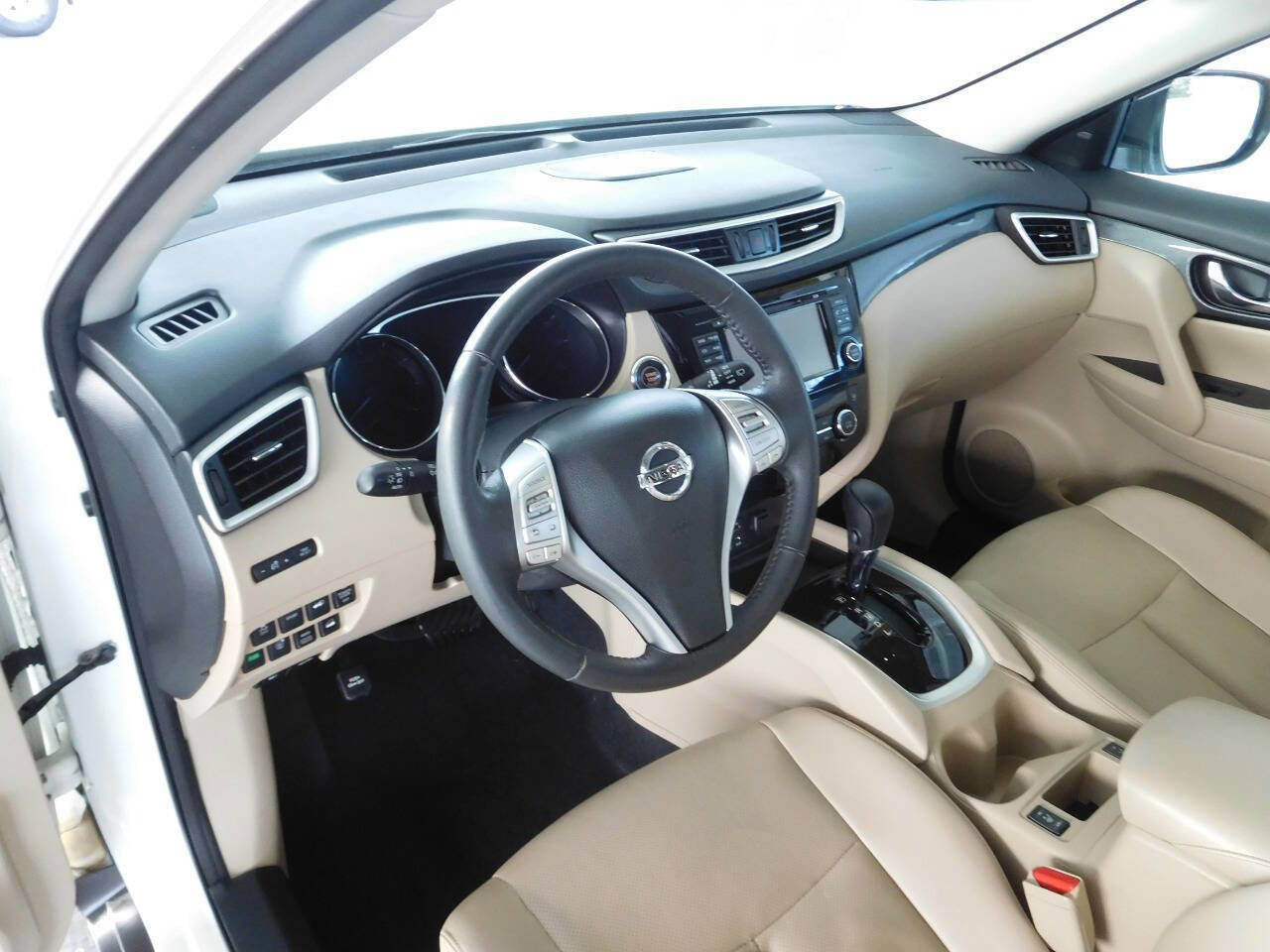 Used 2016 Nissan Rogue SL w/ SL Premium Package image 16