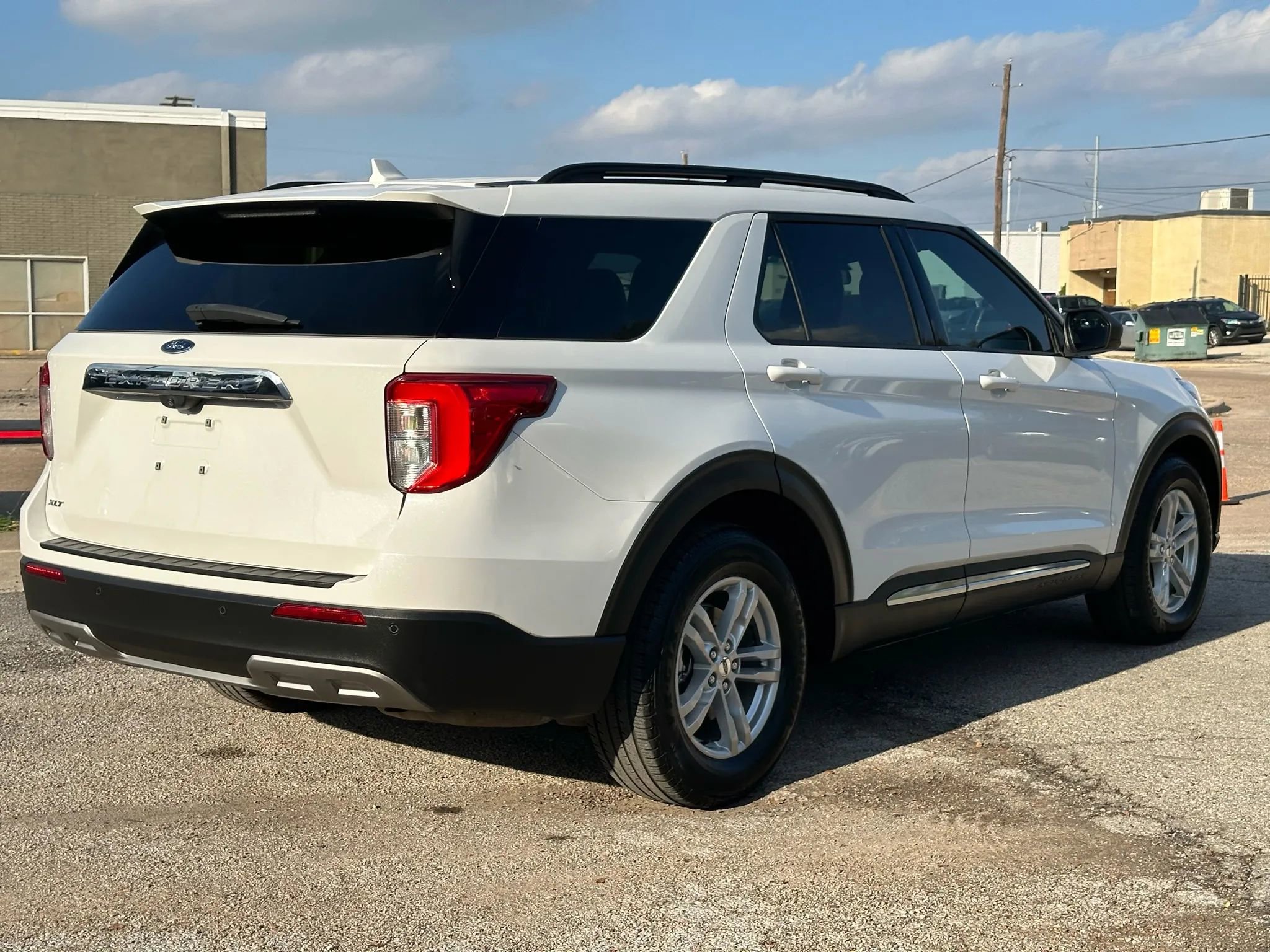 Used 2022 Ford Explorer XLT w/ Equipment Group 202A image 7