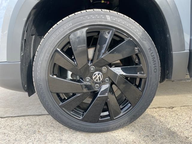 Used 2024 Volkswagen Taos SE image 24